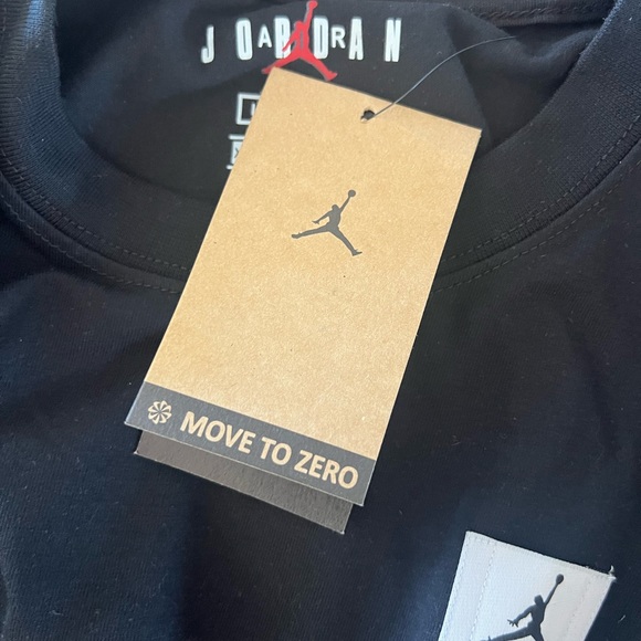 Jordan Nike Essentials Boxy 2 Logo Cropped T-Shirt - Black - Picture 7 of 11